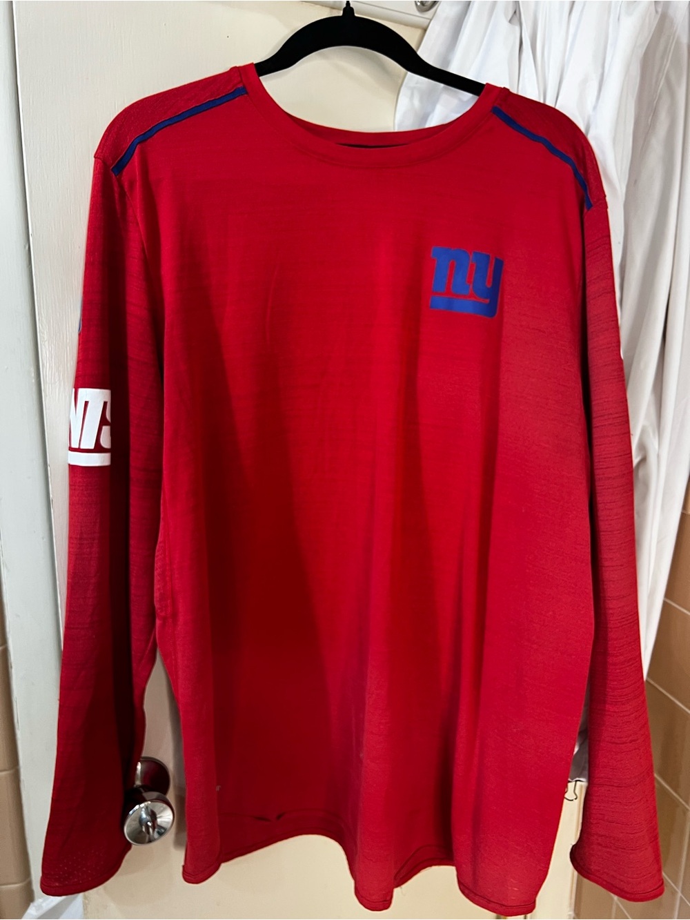 Nike NFL Dri-Fit Red Long-Sleeve Giants shirt